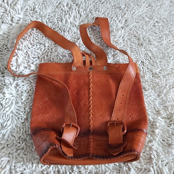 Unbranded brown tooled leather backpack - Picture 4 of 6